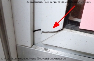 PVC_Fenster mit Eckenriss